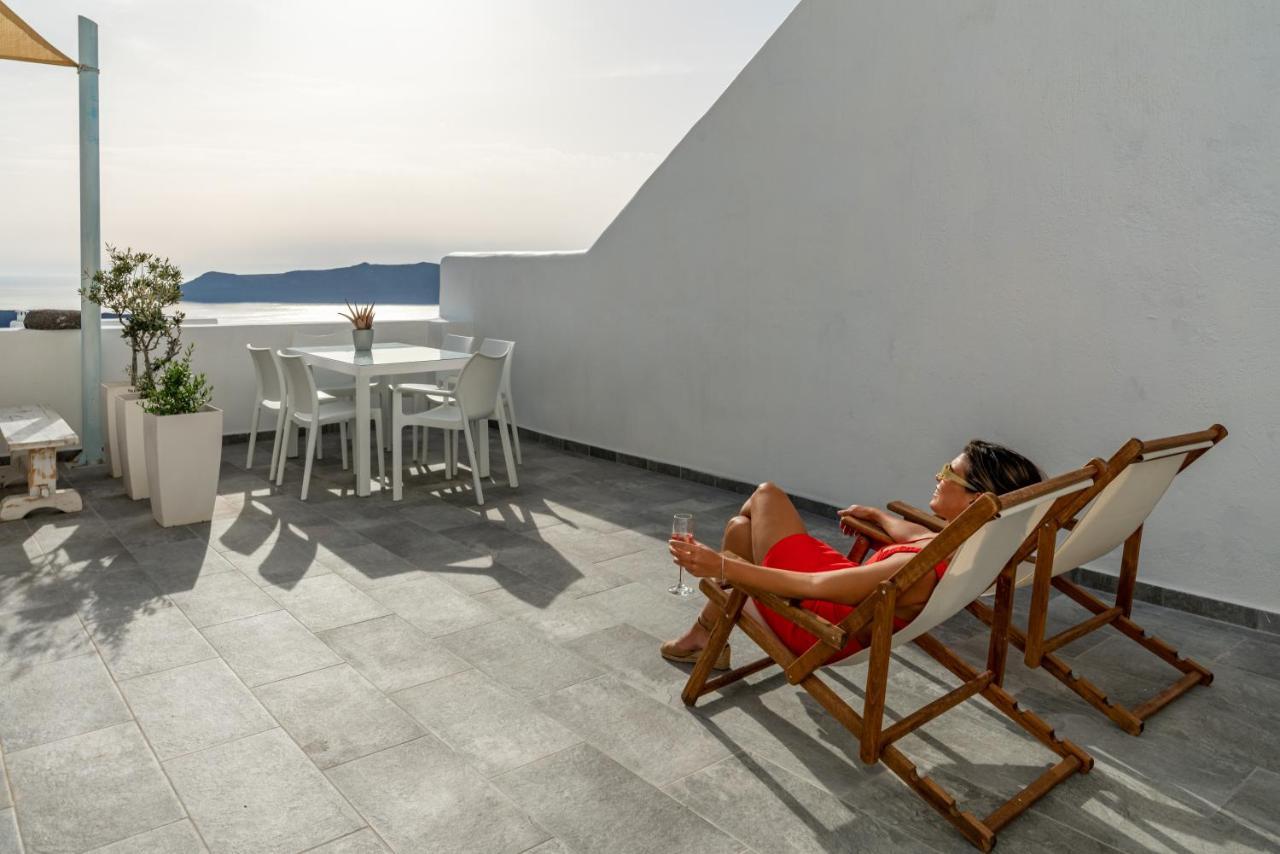 Akron Cliff Suite Fira  Exterior photo