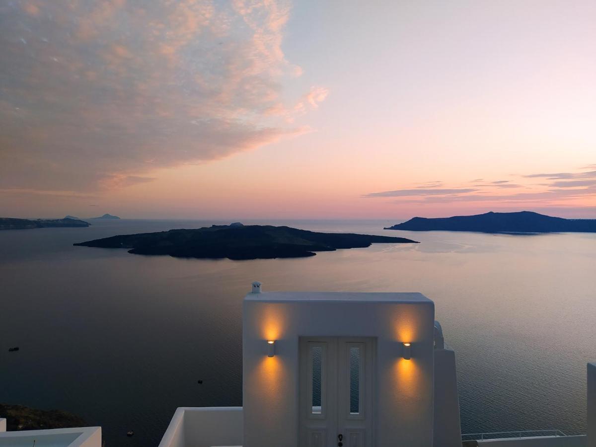 Akron Cliff Suite Fira  Exterior photo