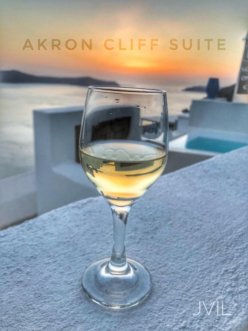 Akron Cliff Suite Fira  Exterior photo