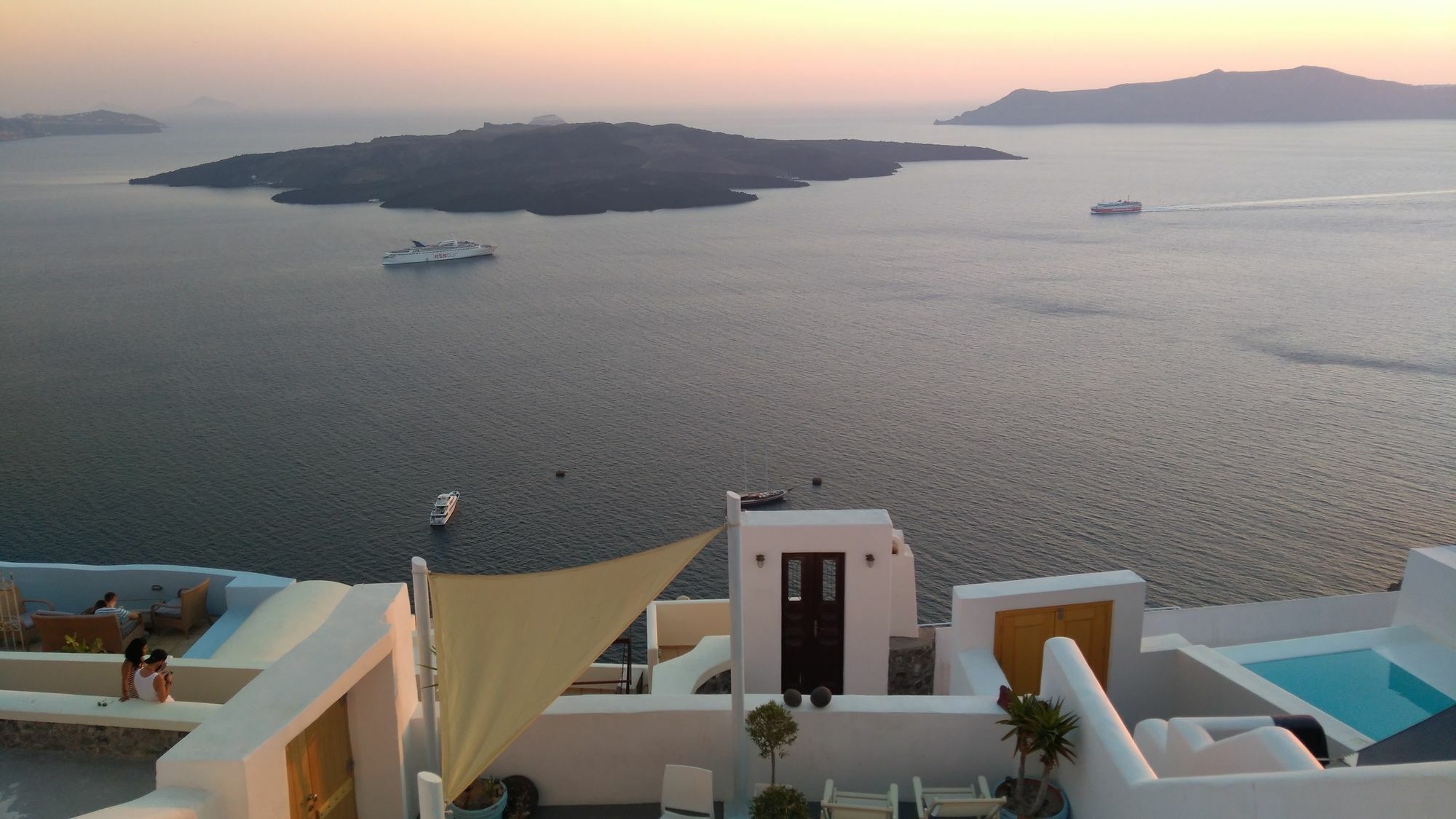 Akron Cliff Suite Fira  Exterior photo