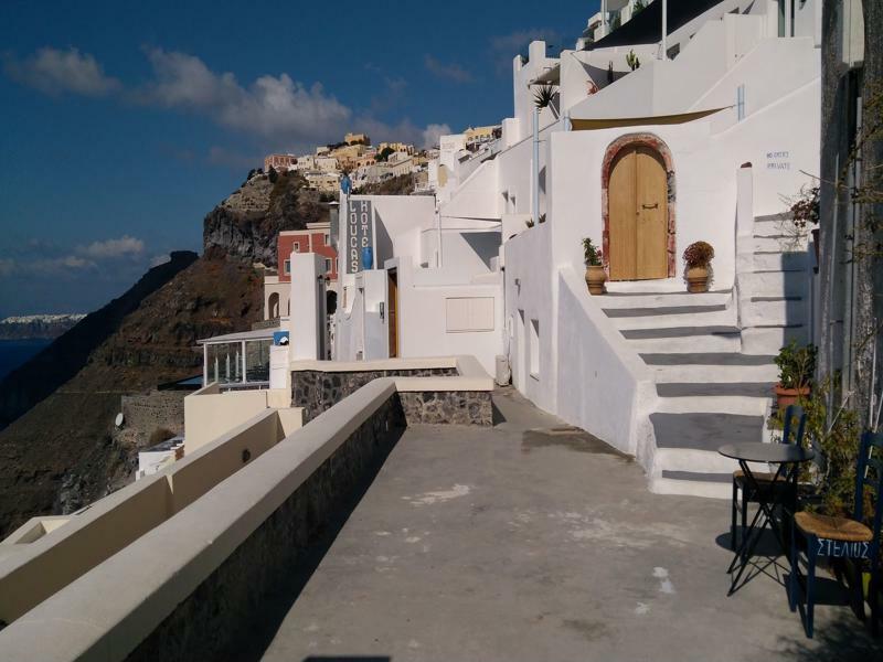 Akron Cliff Suite Fira  Exterior photo