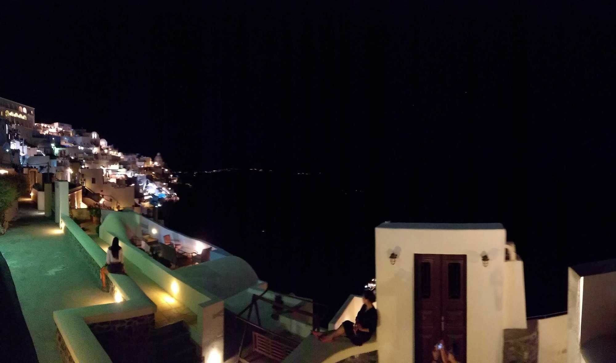 Akron Cliff Suite Fira  Exterior photo